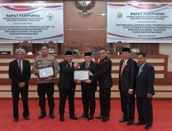 Libas Mafia Tanah Kepala Kanwil ATR/BPN dan Polda Sultra Terima Penghargaan