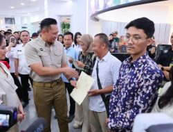 Usai Giat Penanaman Pohon Menteri AHY Serahkan Sertipikat Tanah Elektronik di Kantah Kabupaten Bekasi