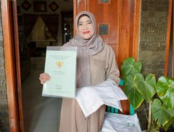 Penantian Panjang 59 Tahun Mumun Terima Sertifikat Langsung dari Menteri ATR/BPN RI
