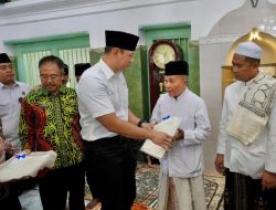 Sejak Tahun 1.500-an Akhirnya Masjid Sunan Giri Miliki Sertifikat Tanah yang Diserahkan Menteri AHY