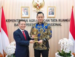 Menteri AHY Terima Penghargaan Tokoh Pendorong Investasi dalam Negeri Melalui Reforma Agraria dan Pemberantasan Mafia Tanah