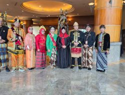 Terima Penghargaan Busana Adat Terbaik Dari Presiden, La Ode Riago Ucapkan Terimakasih Kepada Sejumlah Pihak