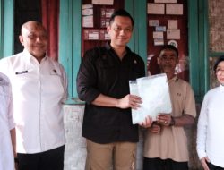 Serahkan Sertipikat Hasil PTSL di Kaki Gunung Salak, Pesan AHY: Yakinkan Semua Masyarakat Miliki Kepastian Hukum Hak Atas Tanah