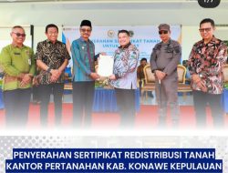 Kanwil BPN Sultra bersama Bupati Konkep Serahkan Ratusan Sertifikat Program Redistribusi
