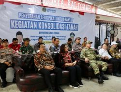 Serahkan 965 Sertipikat Konsolidasi Tanah di Jawa Tengah, Menteri Nusron: Tanah Harus Punya Fungsi Sosial