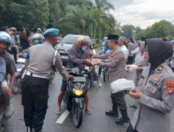 Berbagi Takjil Bersama Polri dan Media sebagai Wujud Polri untuk Masyarakat