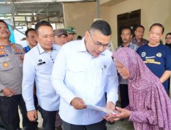 Serahkan Sertipikat Elektronik Door to Door di Semarang, Wamen Ossy Tekankan Soal Keamanan dan Kemudahan Akses