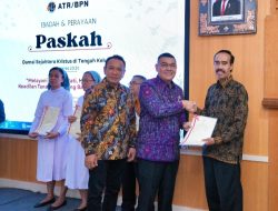 Memperjelas Status Tanah di Momen Paskah, Wamen Ossy Serahkan Sertipikat Gereja yang Berdiri sejak 1853 di Kudus