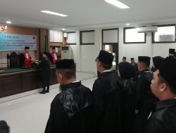 Tiga Belas Calon Advokat Peradi RBA Kendari Ikuti Pengambilan Sumpah di Pengadilan Tinggi Sultra