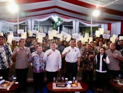 Lampaui Target Penyelesaian PTSL, Menko AHY dan Wamen Ossy Serahkan Langsung Sertipikat Masyarakat Kabupaten Pacitan