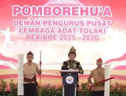 Wakil Gubernur Sultra Hadiri Pengukuhan DPP Lembaga Adat Tolaki Periode 2025–2030