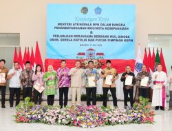 Serahkan Sertipikat di Sulut, Menteri Nusron Komitmen pada Era Presiden Prabowo PR di Bidang Pertanahan Harus Selesai