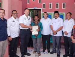 Bersama Menko AHY Serahkan Sertipikat Tanah untuk Rakyat di Bengkulu, Wamen Ossy Apresiasi Peran Pemerintah Daerah