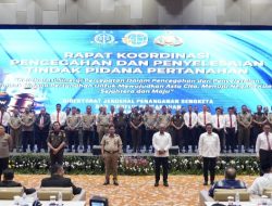 Menteri Nusron Berikan Penghargaan kepada 74 Pihak yang Berperan dalam Pencegahan Tindak Pidana Pertanahan Tahun 2025