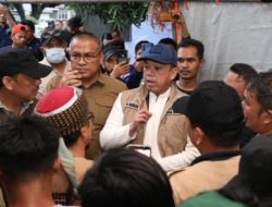 Menteri Nusron Salurkan Bantuan dan Dengar Jeritan Warga yang Kehilangan Keluarga di Kabupaten Agam