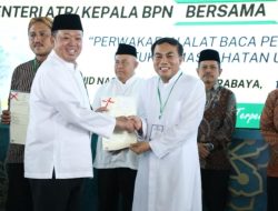Jelang Natal, Romo Wahyu Terima Sertipikat untuk Gereja Katolik Fransiskus Asisi sebagai Kado Natal bagi Umat