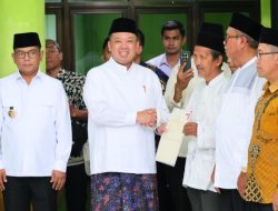 Serahkan 13 Sertipikat di Banten, Menteri ATR/Kepala BPN Ajak Organisasi Keagamaan “Keroyok” Percepatan Sertipikasi Tanah Wakaf