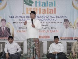 Menteri Nusron Hadiri Halalbihalal dan Penyerahan Sertipikat Tanah Wakaf PCNU Indramayu
